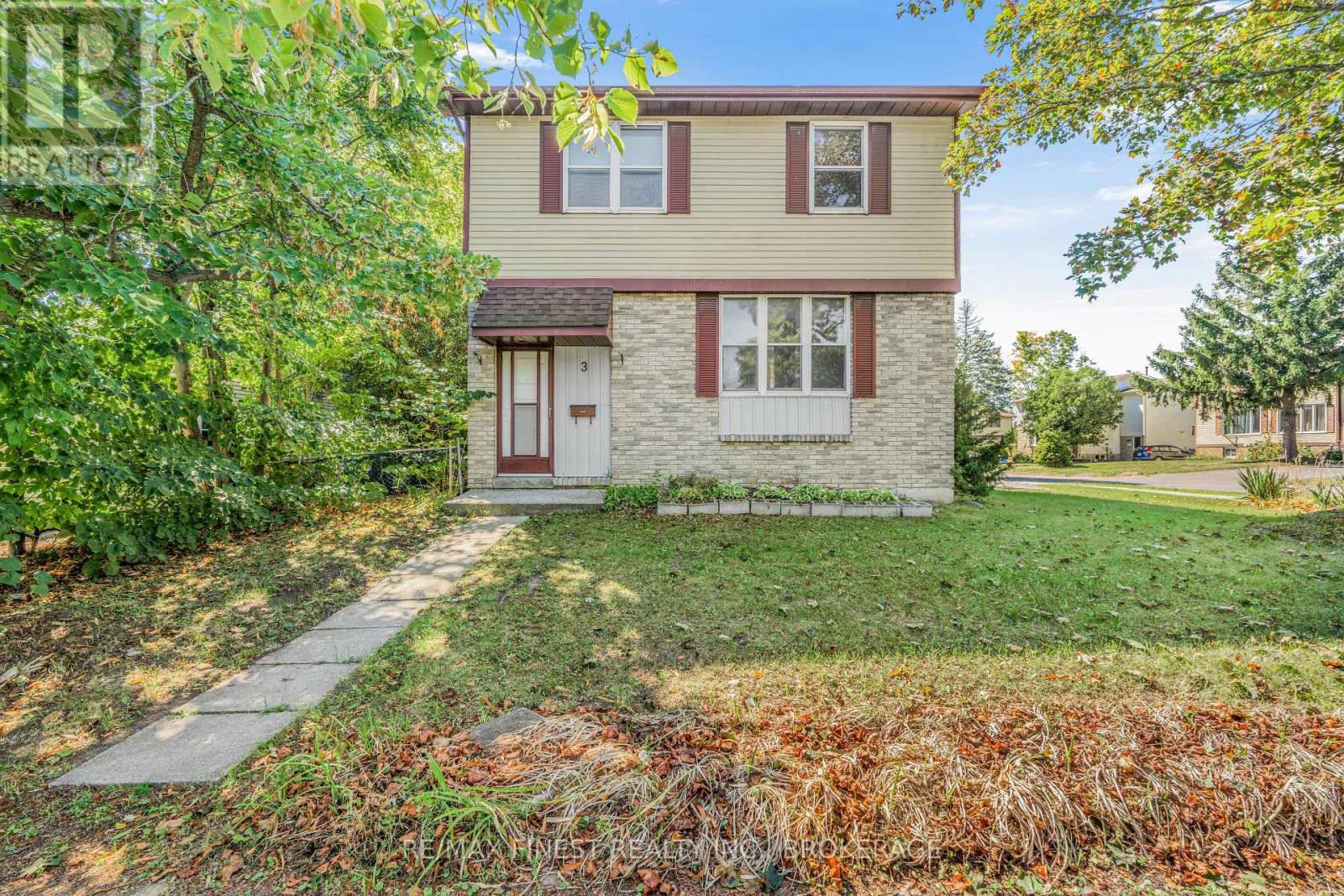 3 Foster St, Kingston, ON K7M 6L2