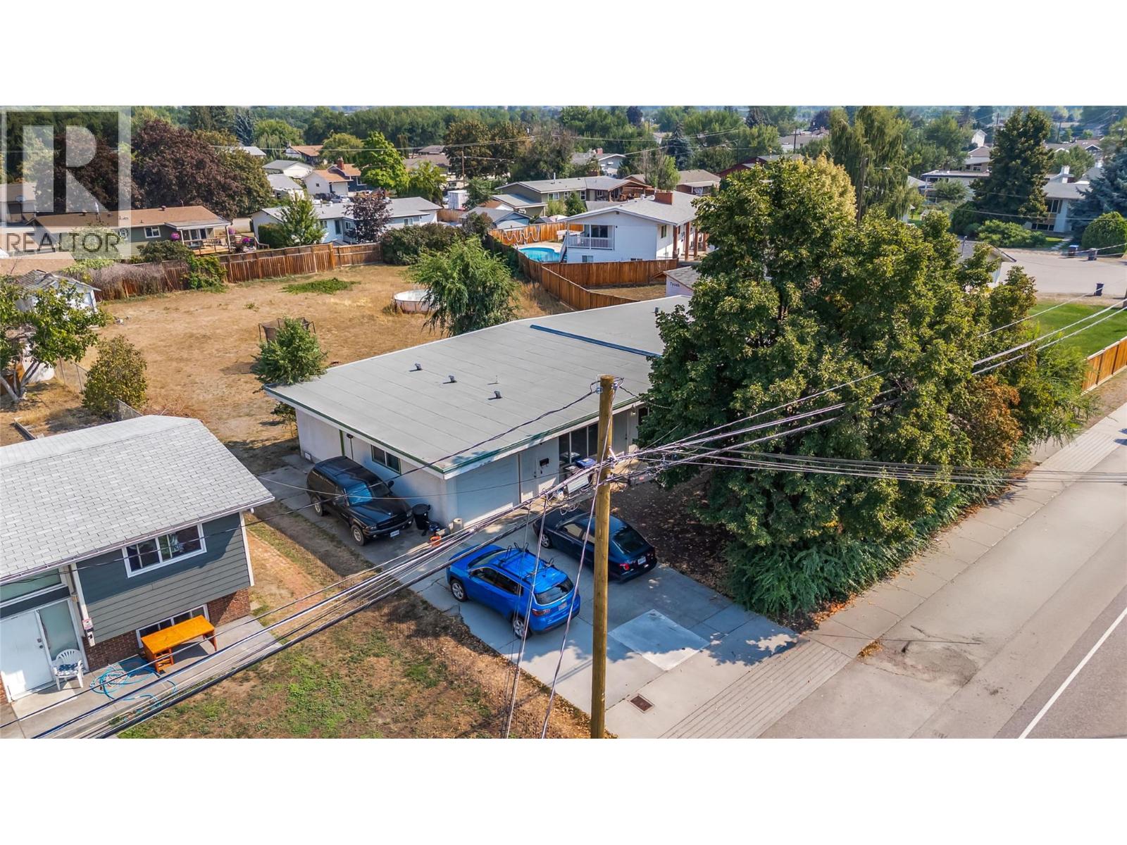 715 Gerstmar Rd #a, Kelowna, BC V1X 4B4