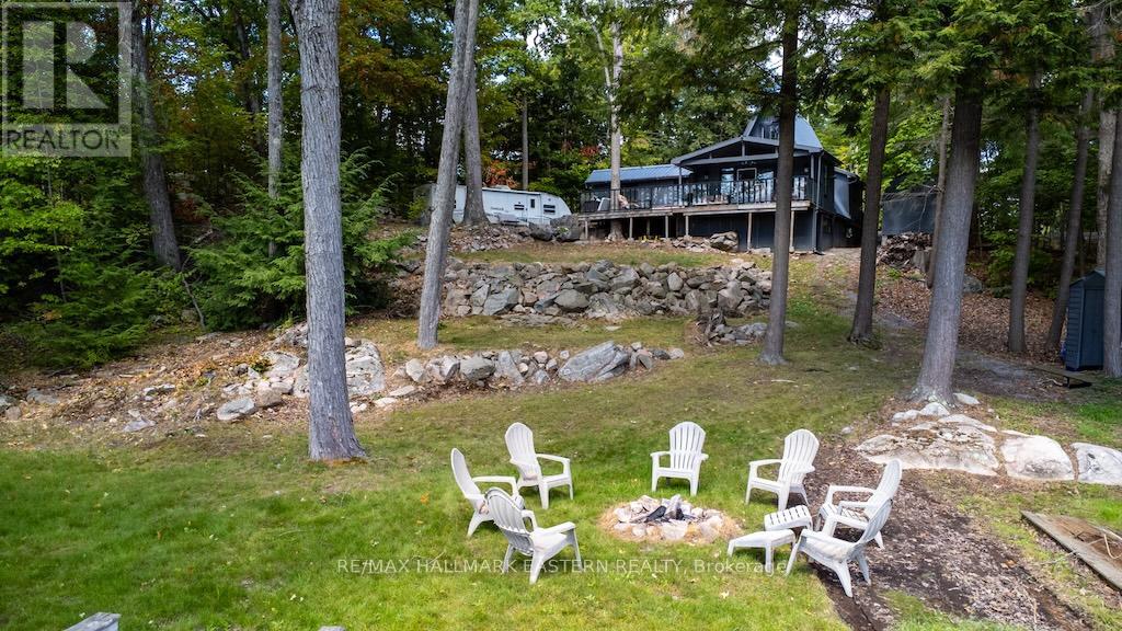 1711 Greenwood Ln E, Selwyn, ON K0L 2H0