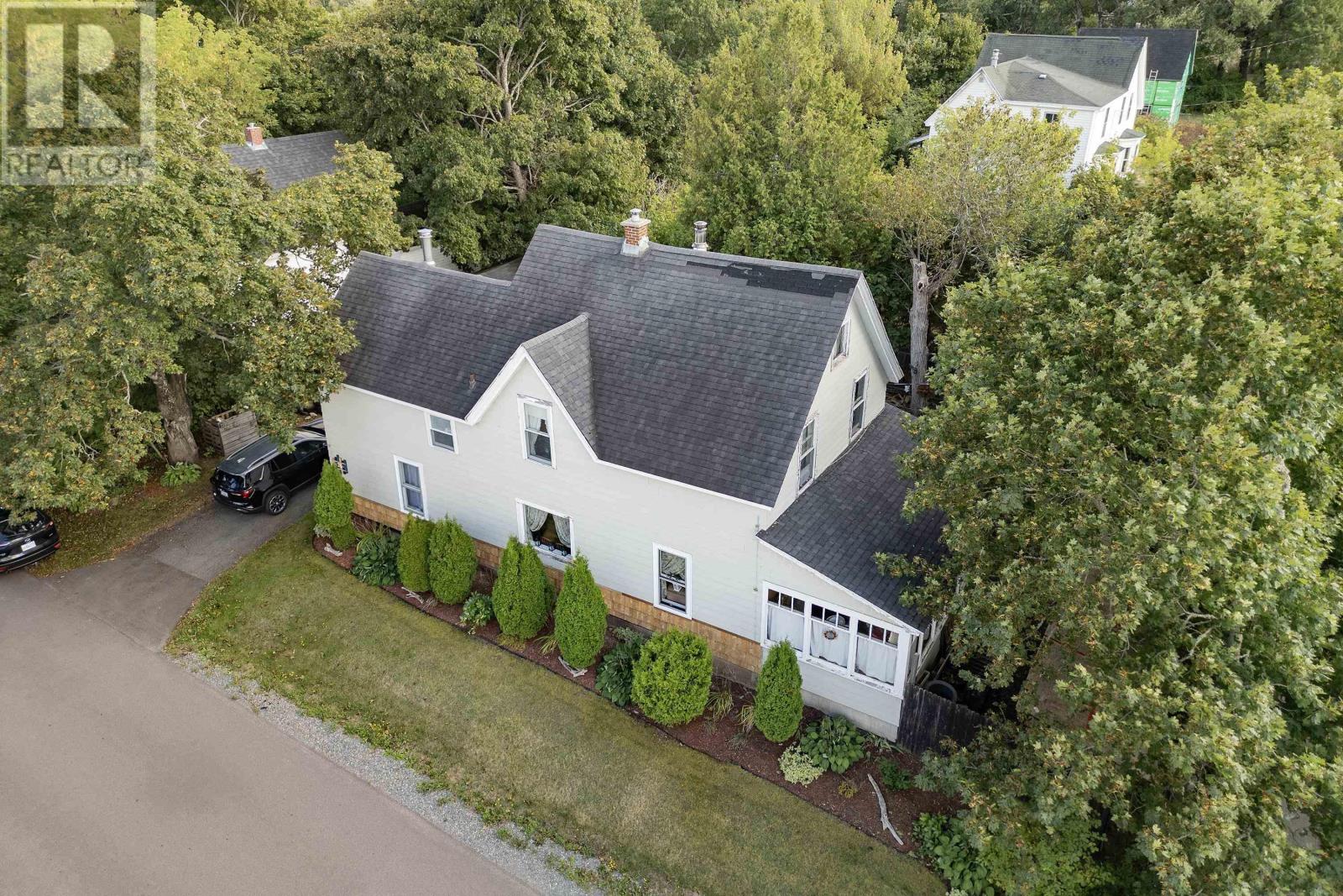 26 Starr St, Springhill, NS B0M 1X0