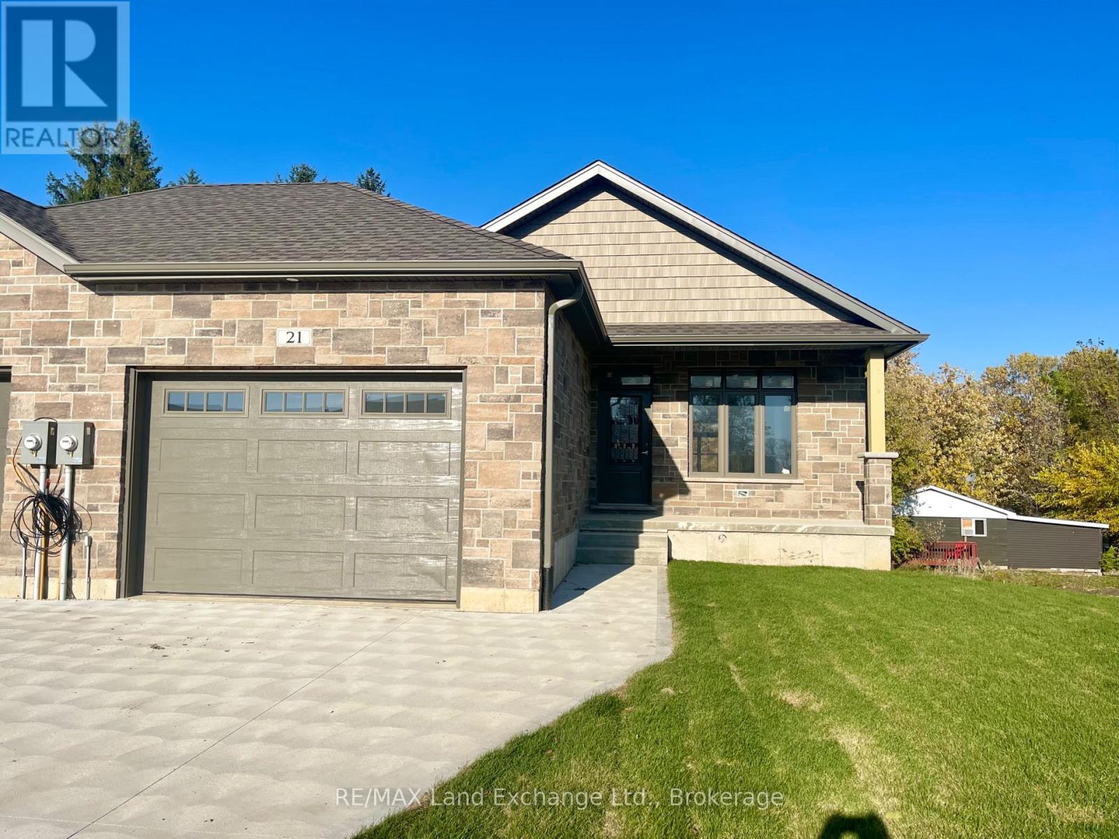 21 Nyah Ct, Kincardine, ON N0G 2N0
