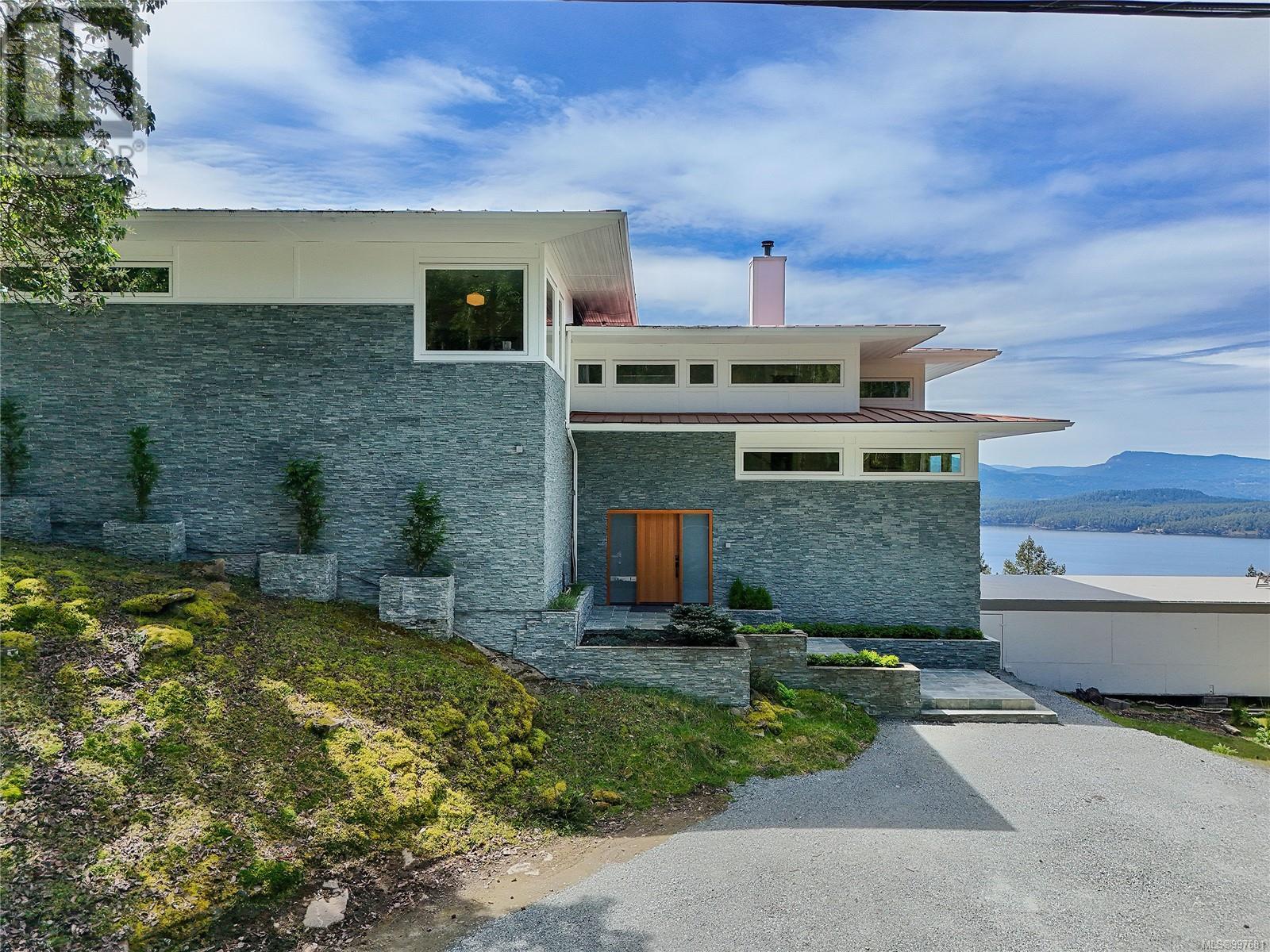 356 E West Rd, Mayne Island, BC V0N 2J2