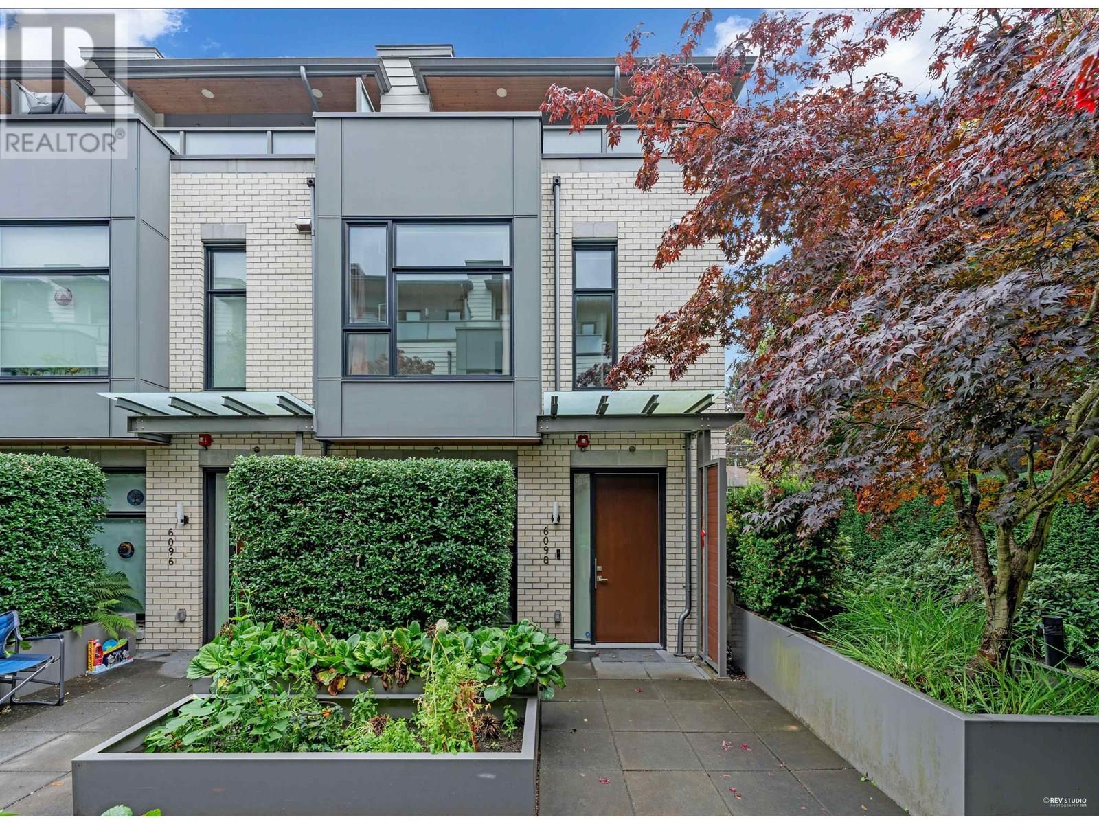 6098 Oak St, Vancouver, BC V6M 2W2