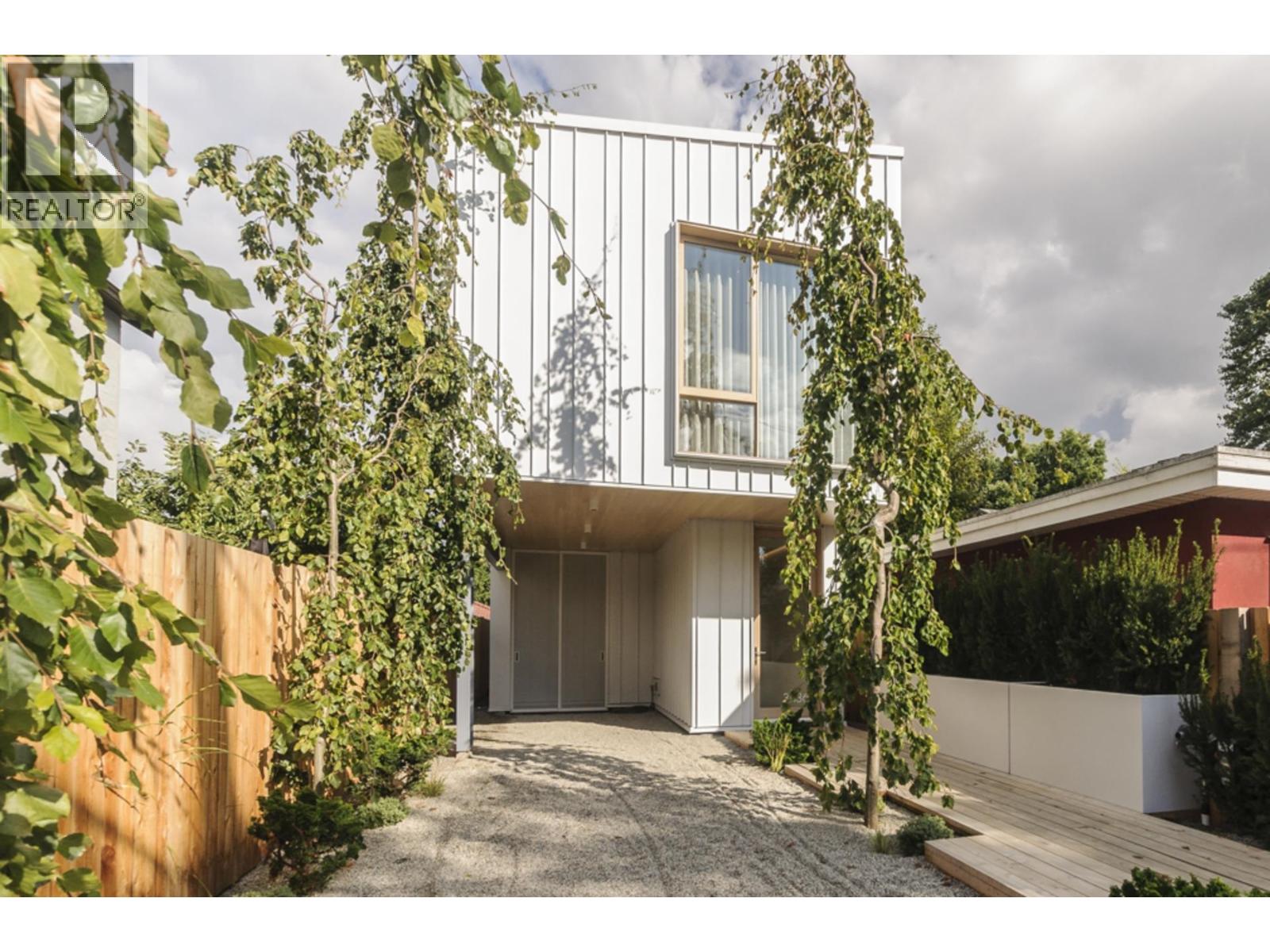 3636 St George St, Vancouver, BC V5V 3Z7