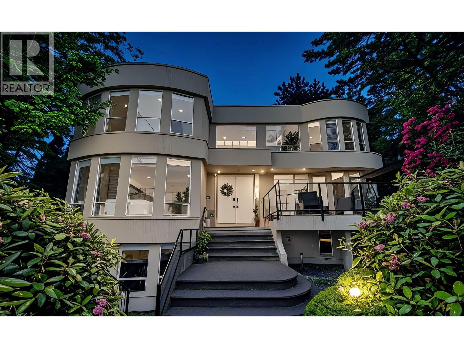 1543 Jefferson Ave, West Vancouver, BC V7V 2A2