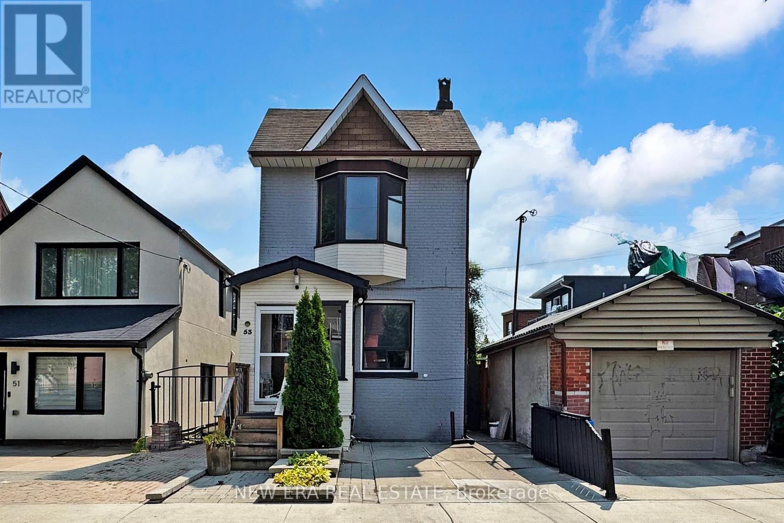 53 Burnfield Ave, Toronto, ON M6G 1Y4