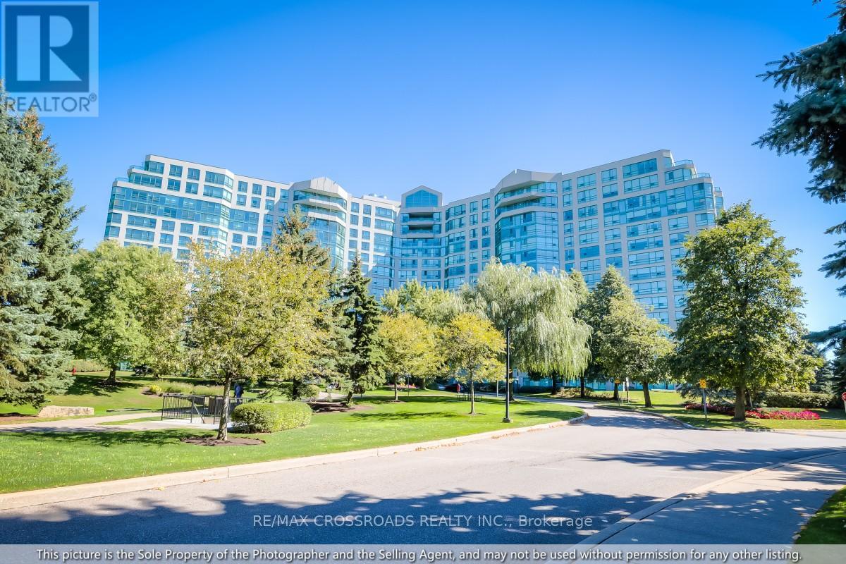 304 7825 Bayview Ave, Markham, ON L3T 7P7