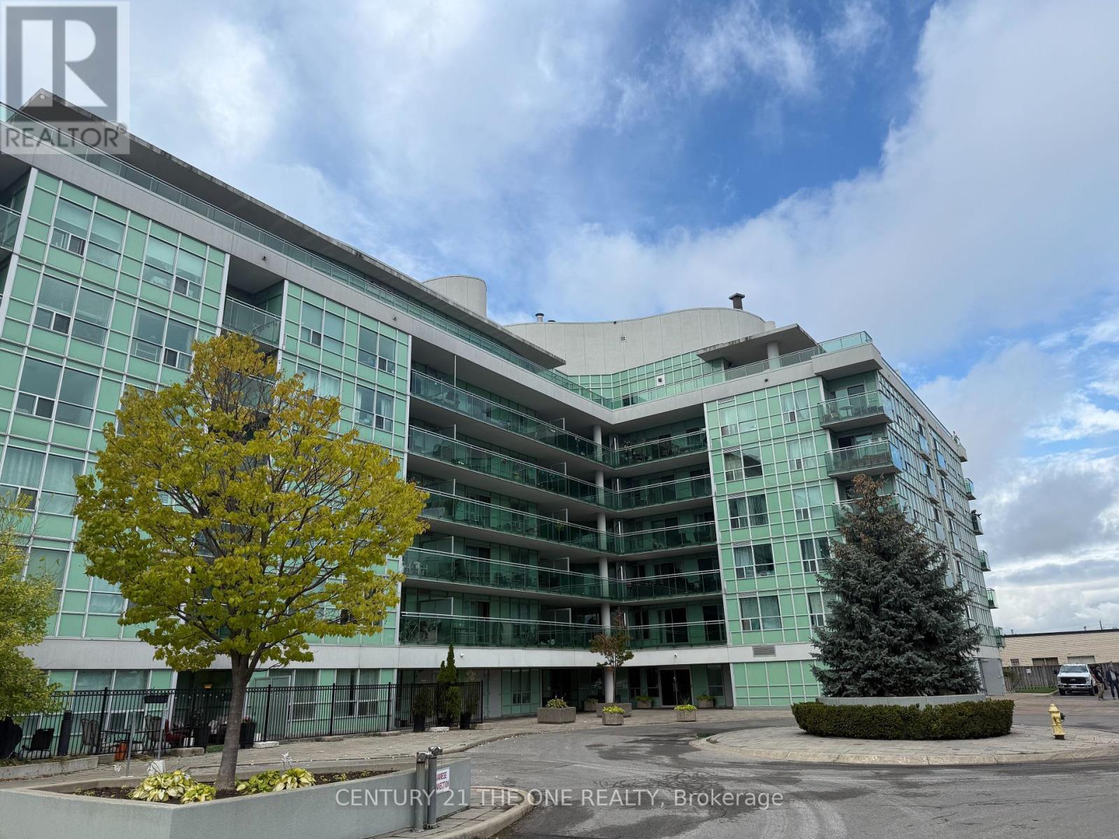 519 60 Fairfax Cres, Toronto, ON M1L 0E1