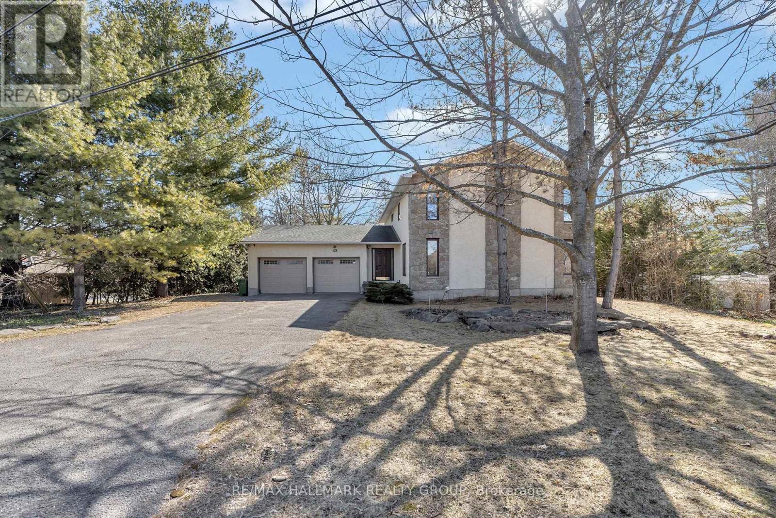 42 Twilight Cres, Ottawa, ON K1J 6M3