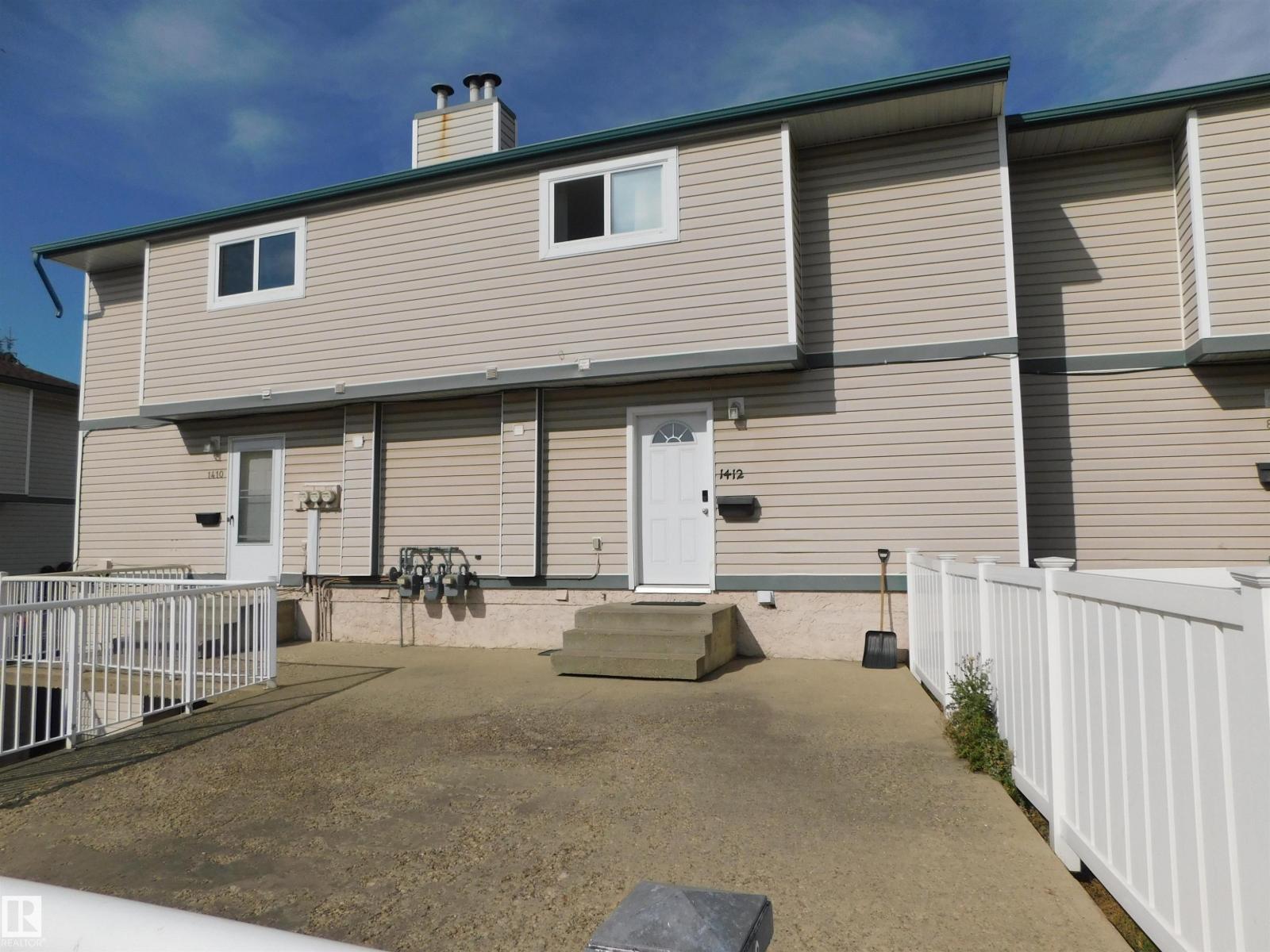 1412 Lakewood Rd W NW, Edmonton, AB T6K 3M2