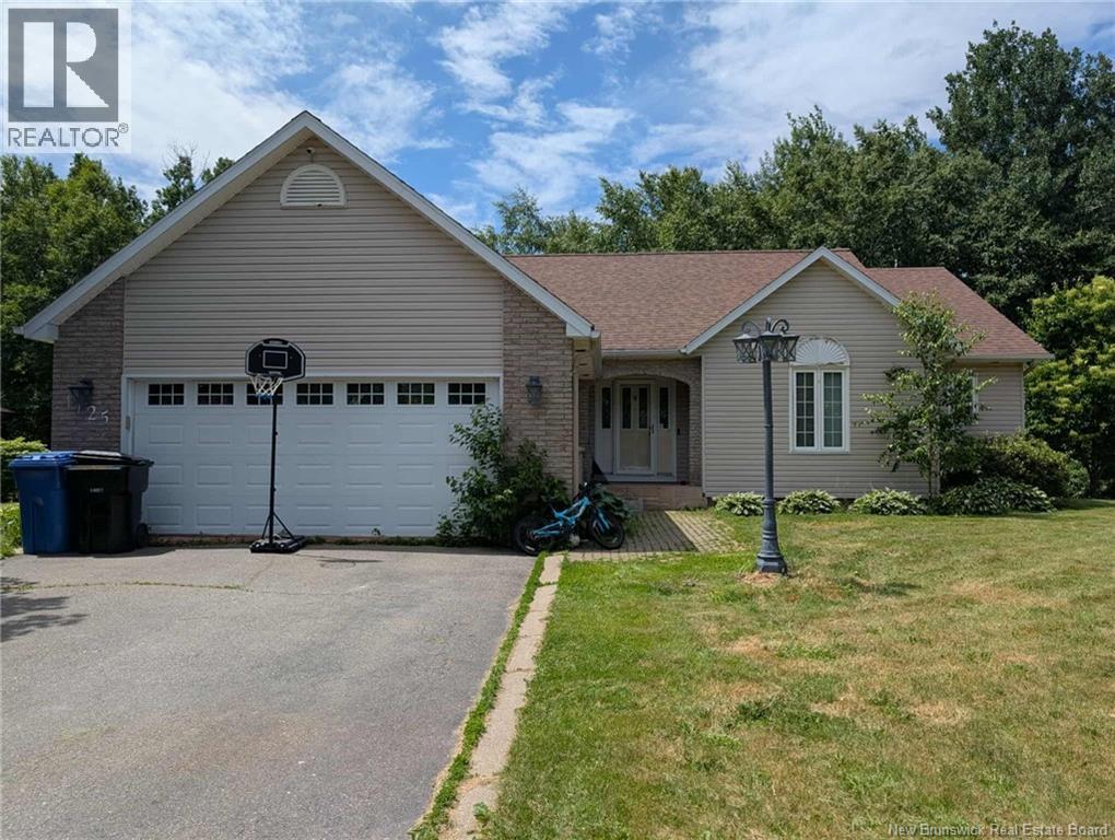 1125 Birchwood Dr, Bathurst, NB E2A 4W8