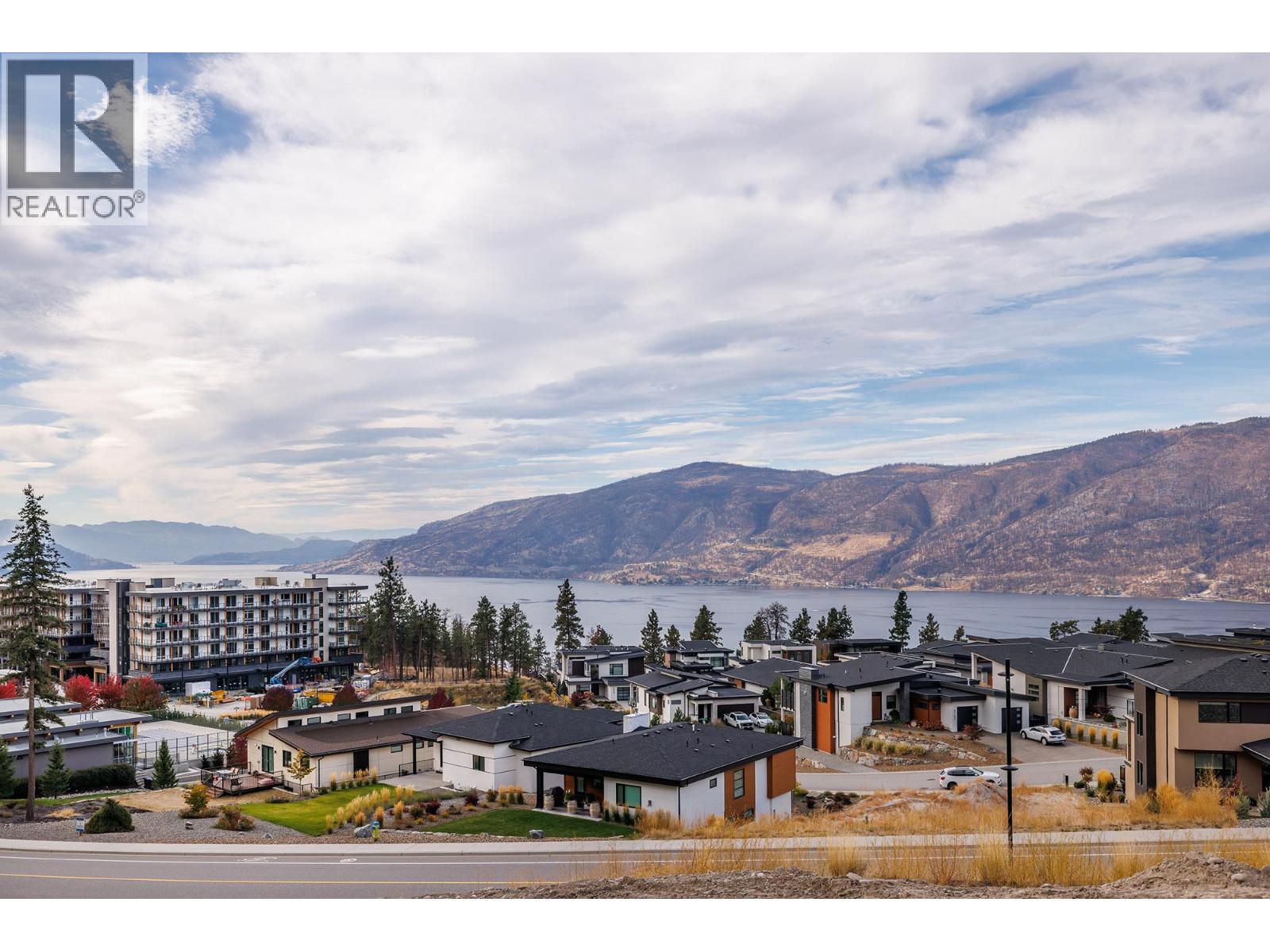 9862 Beacon Hill Dr, Lake Country, BC V4V 0A9