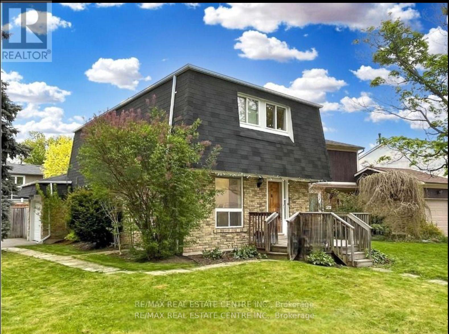25 Ivanic Ct, Whitby, ON L1N 6E3