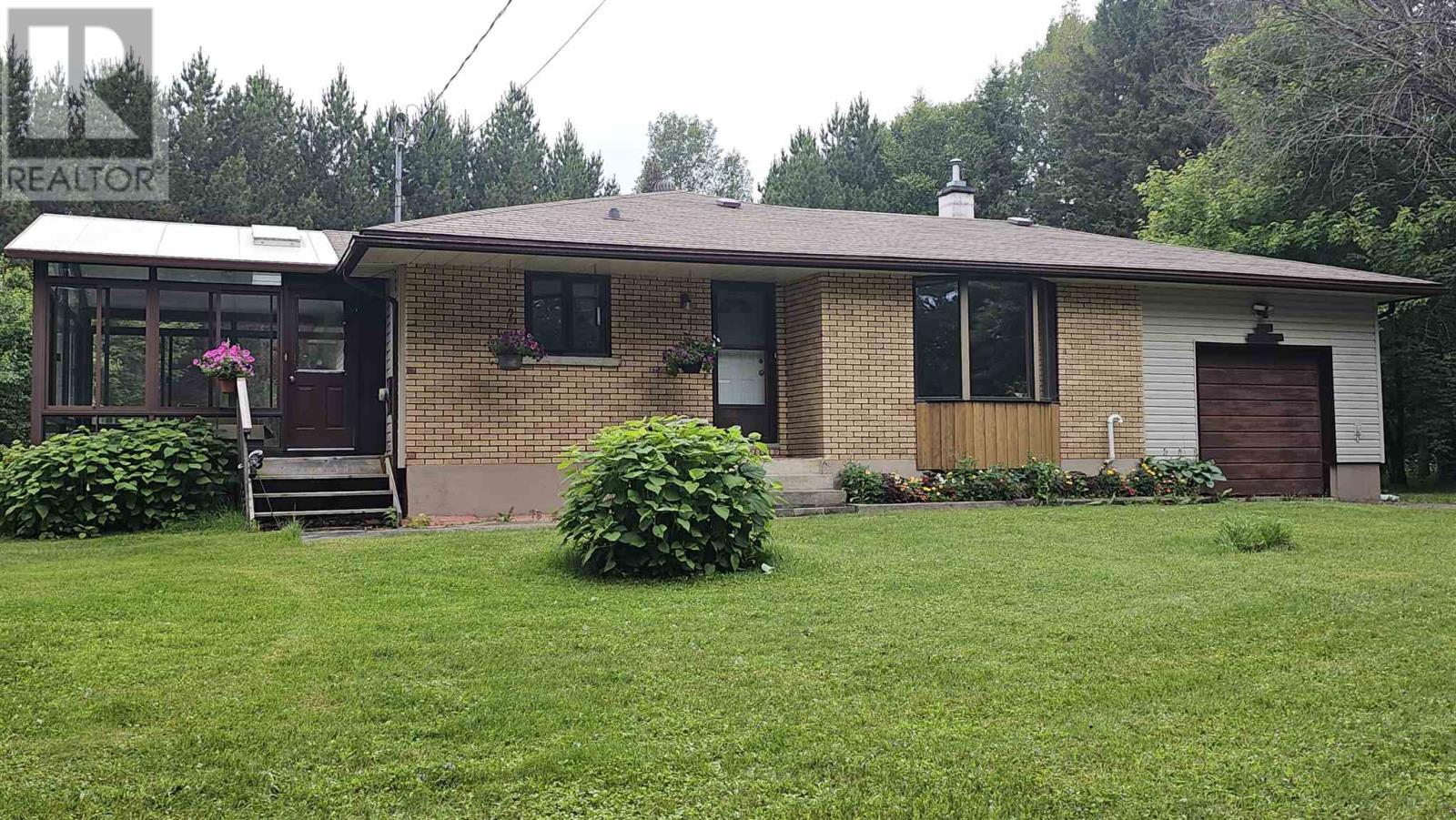 319 Fisher Rd, Thunder Bay, ON P7G 2J1