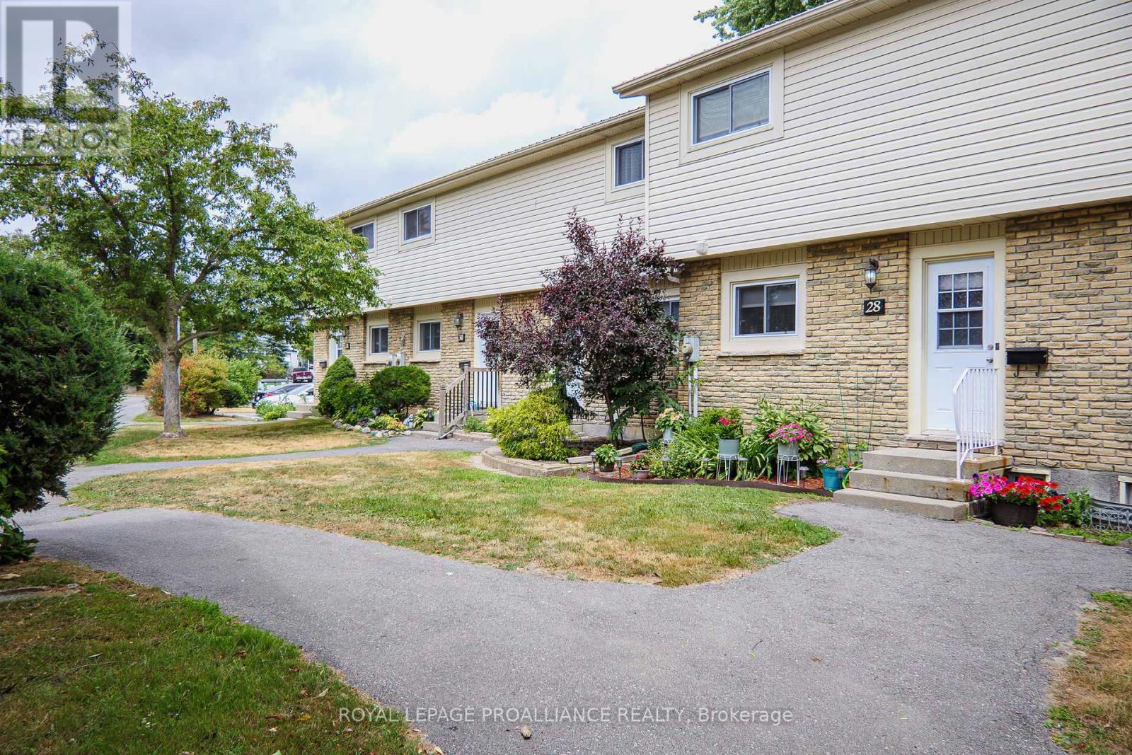 28 161 Bay St, Quinte West, ON K8V 1H2