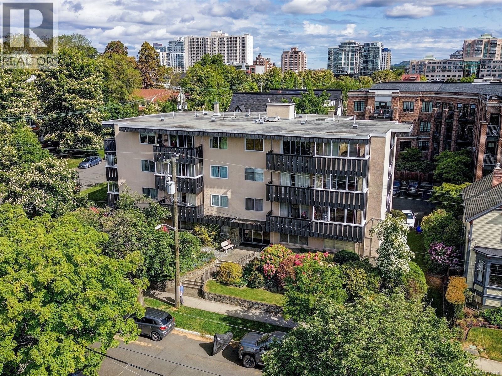 1000 Mcclure St Unit 206 St, Victoria, BC V8V 3E9