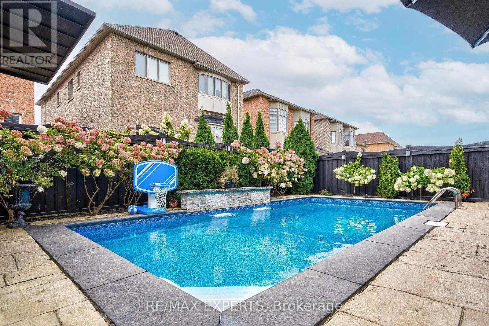 265 Chatfield Dr, Vaughan, ON L4H 3R8