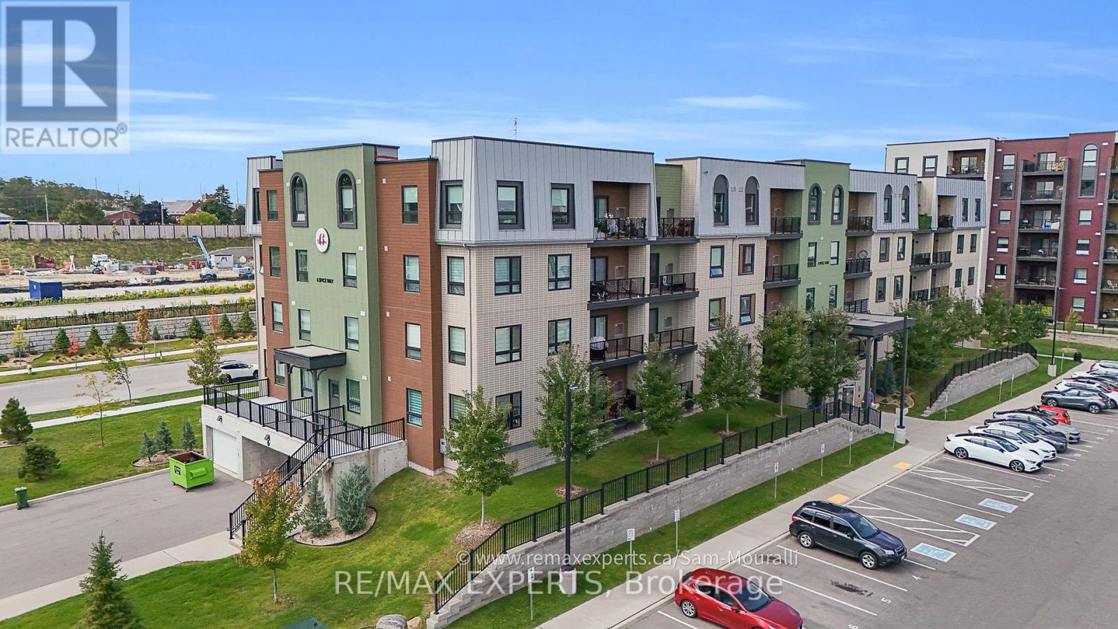 207 6 Spice Way, Barrie, ON L9J 0J9