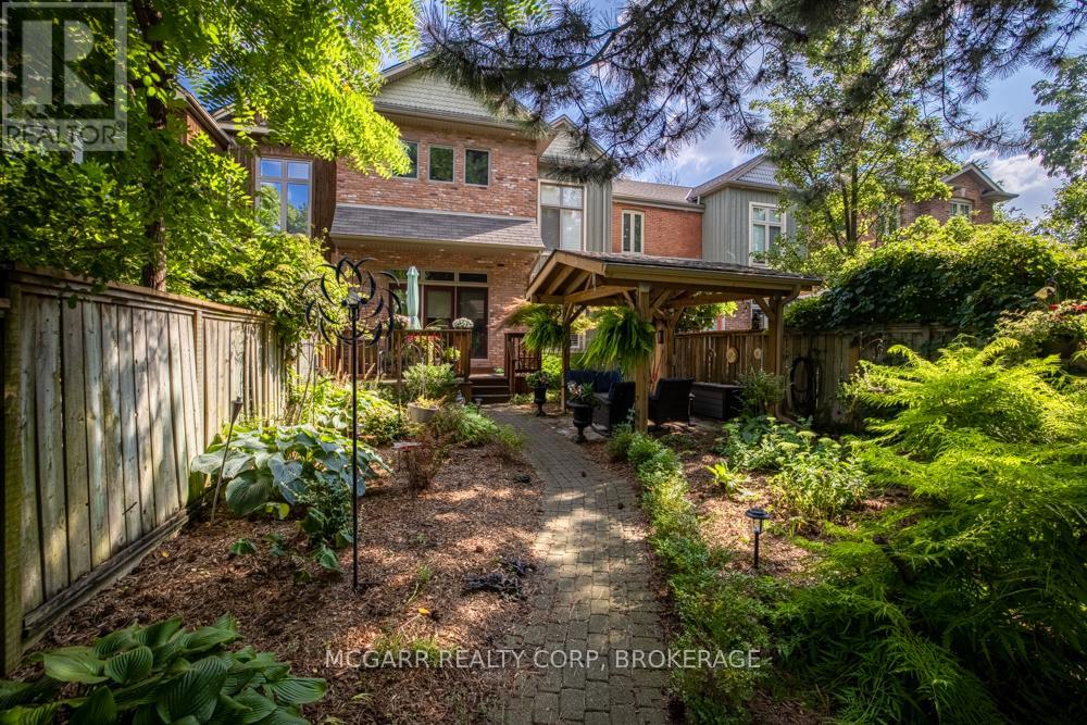 64 Yates St, St. Catharines, ON L2R 5R8
