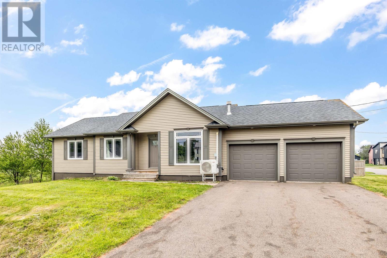 17 Royalty Rd, Charlottetown, PE C1E 3E7