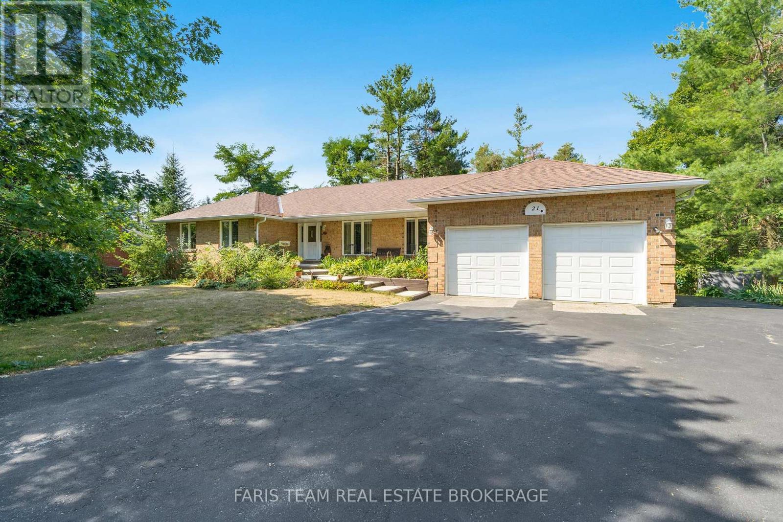 21 Forest Hill Dr, Springwater, ON L0L 1X0