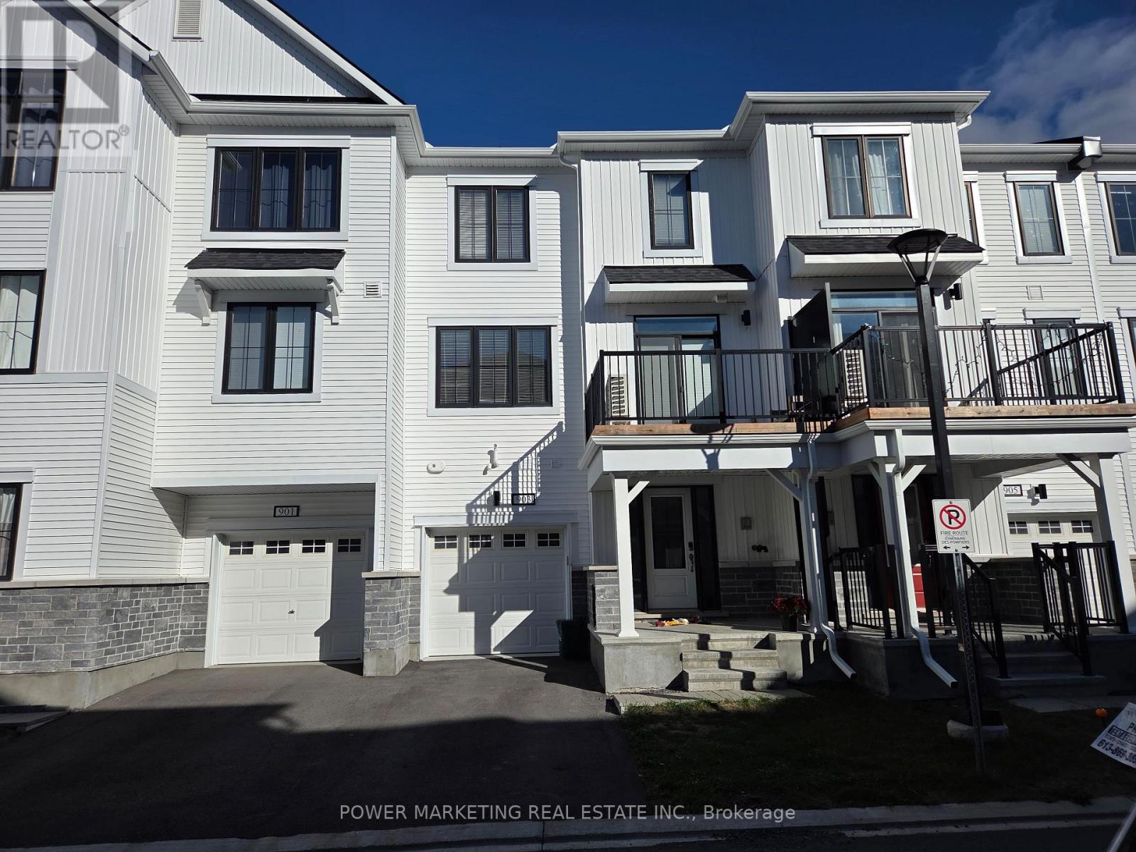 903 Nova Private, Ottawa, ON K2J 7B3