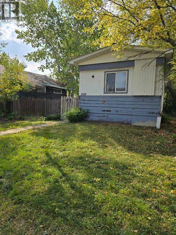 213 Clarke St, Acme, AB T0M 0A0