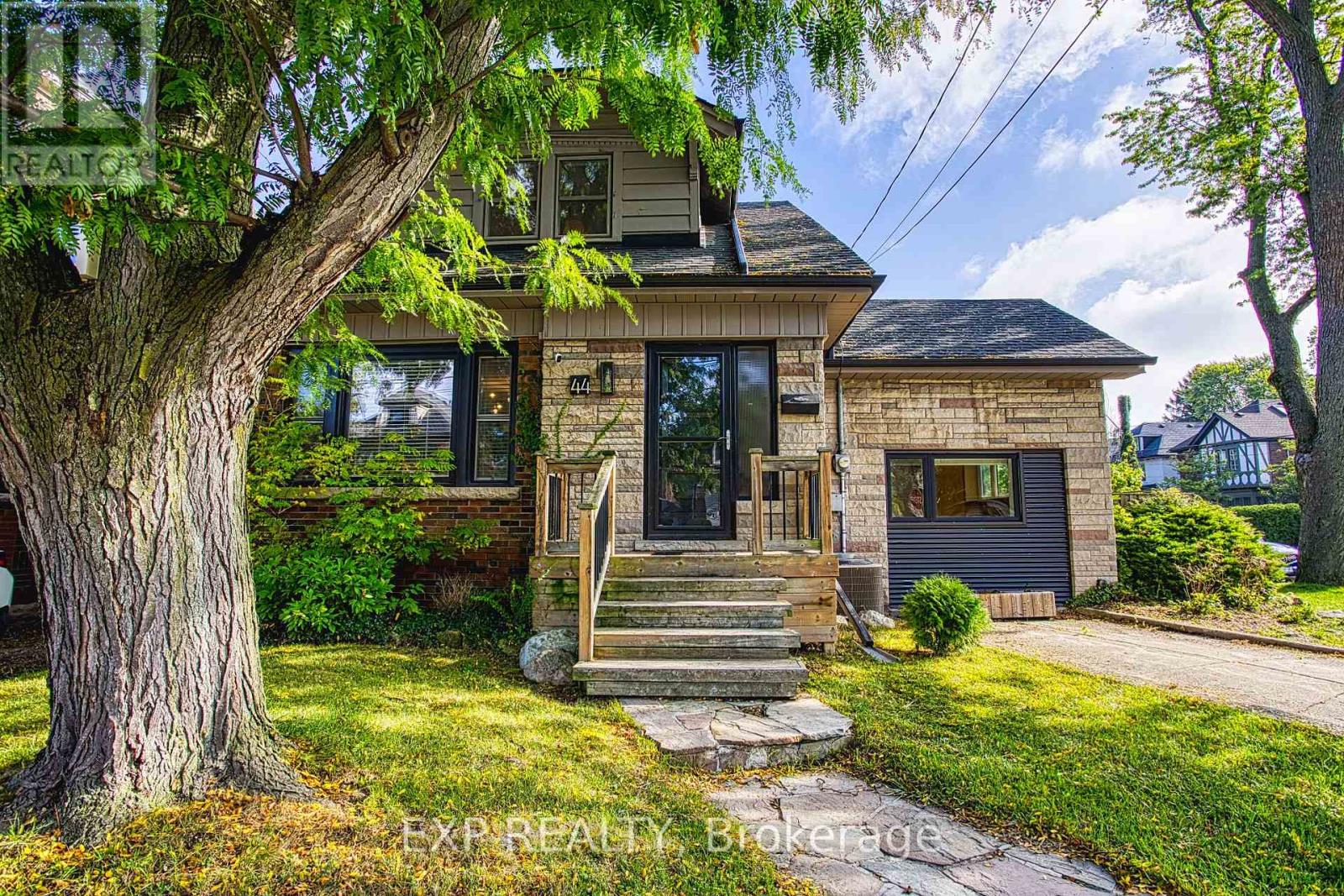 44 Paisley Ave N, Hamilton, ON L8S 4G8