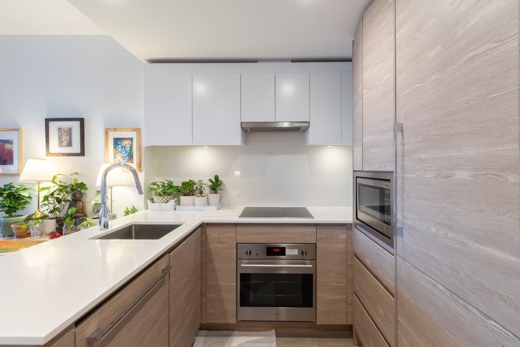 13655 Fraser Highway Unit 405, Surrey, BC V3T 0P8