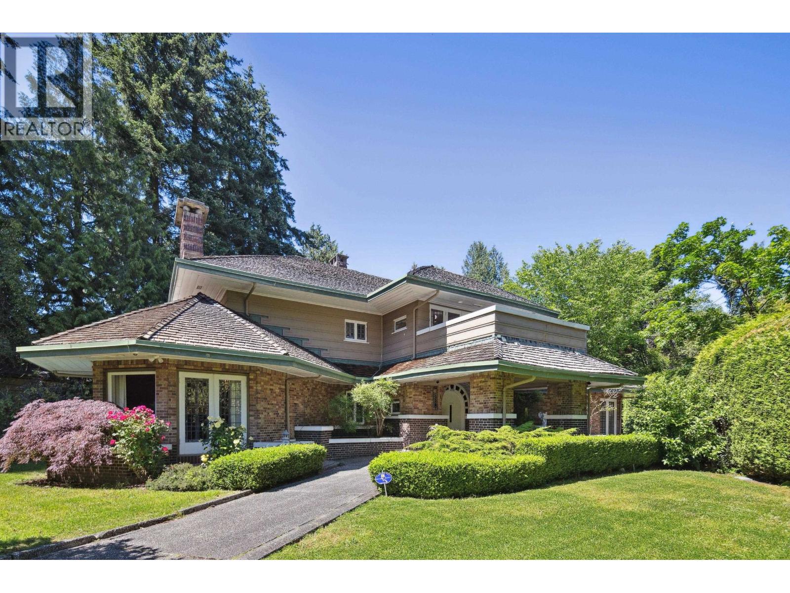 4051 Marguerite St, Vancouver, BC V6J 4E8