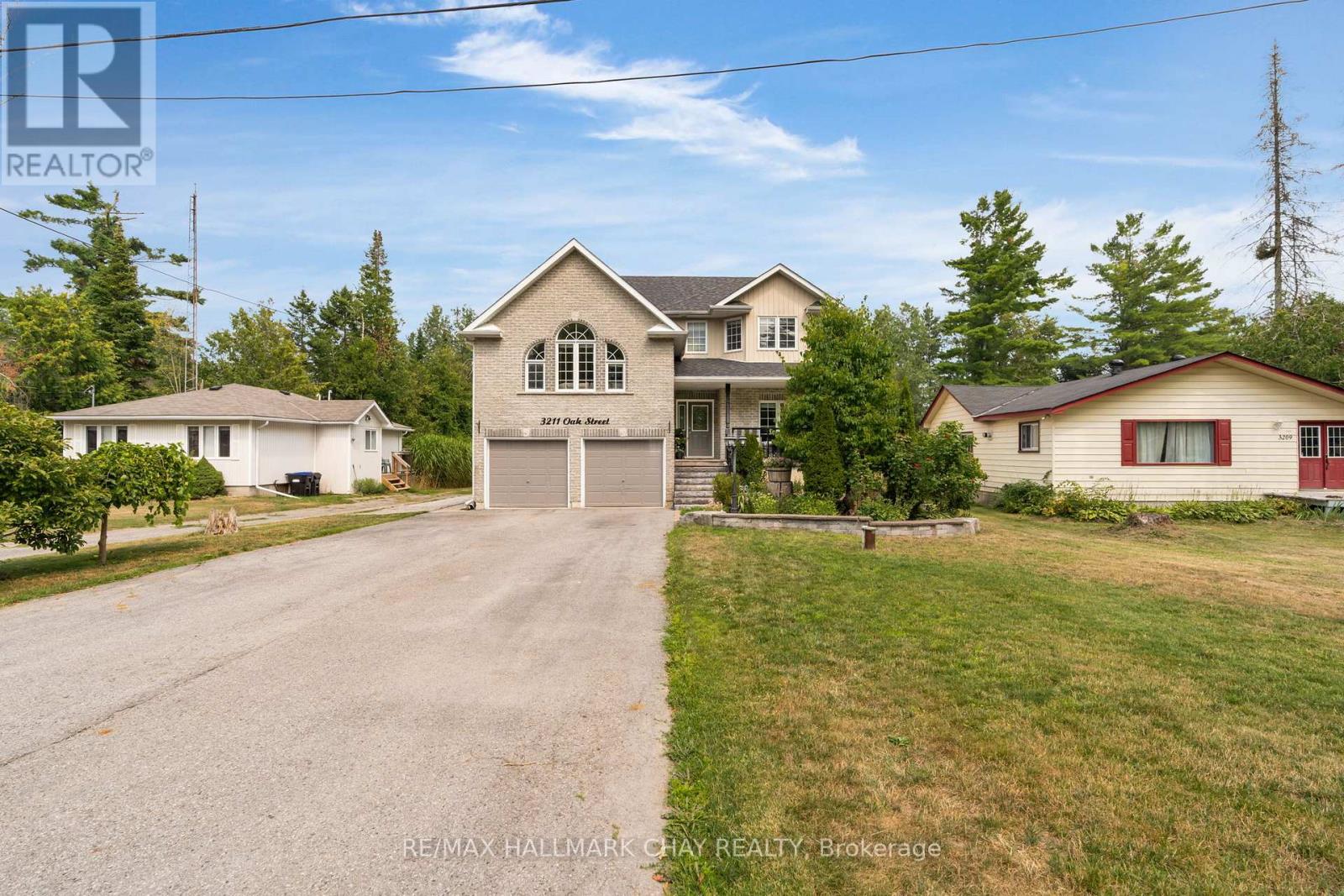 3211 Oak St, Innisfil, ON L9S 2K3