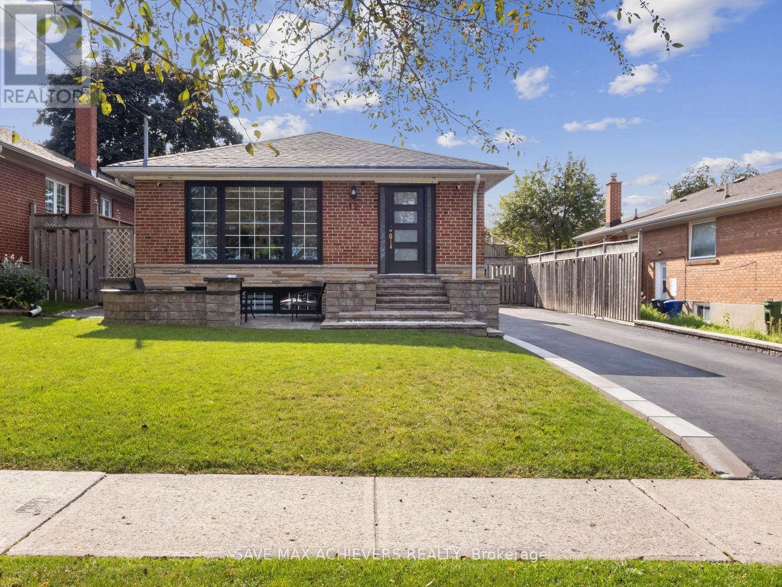 12 Kollar Dr, Toronto, ON M1G 1E2