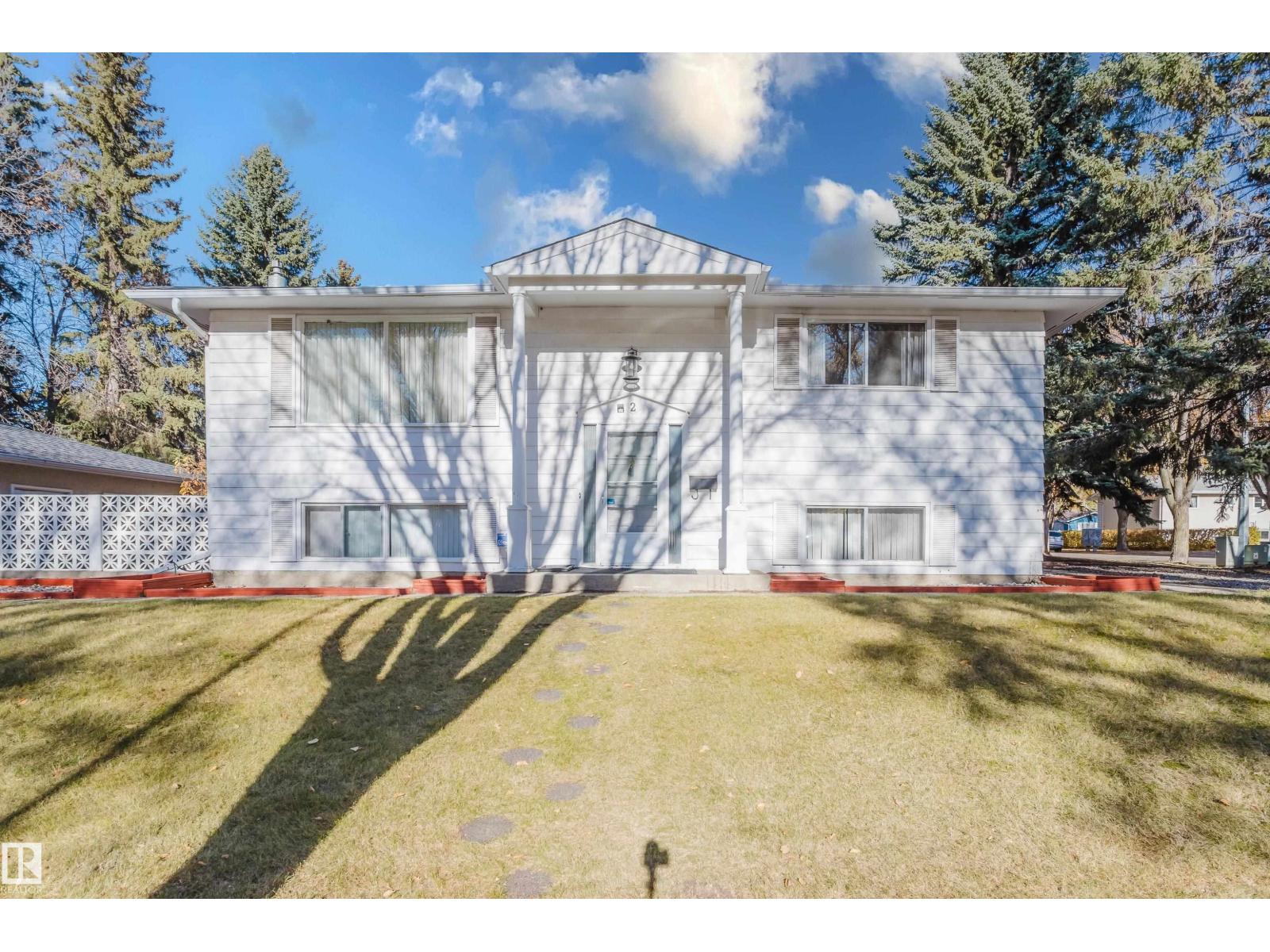 2 Fleetwood Cr, St. Albert, AB T8N 1R5