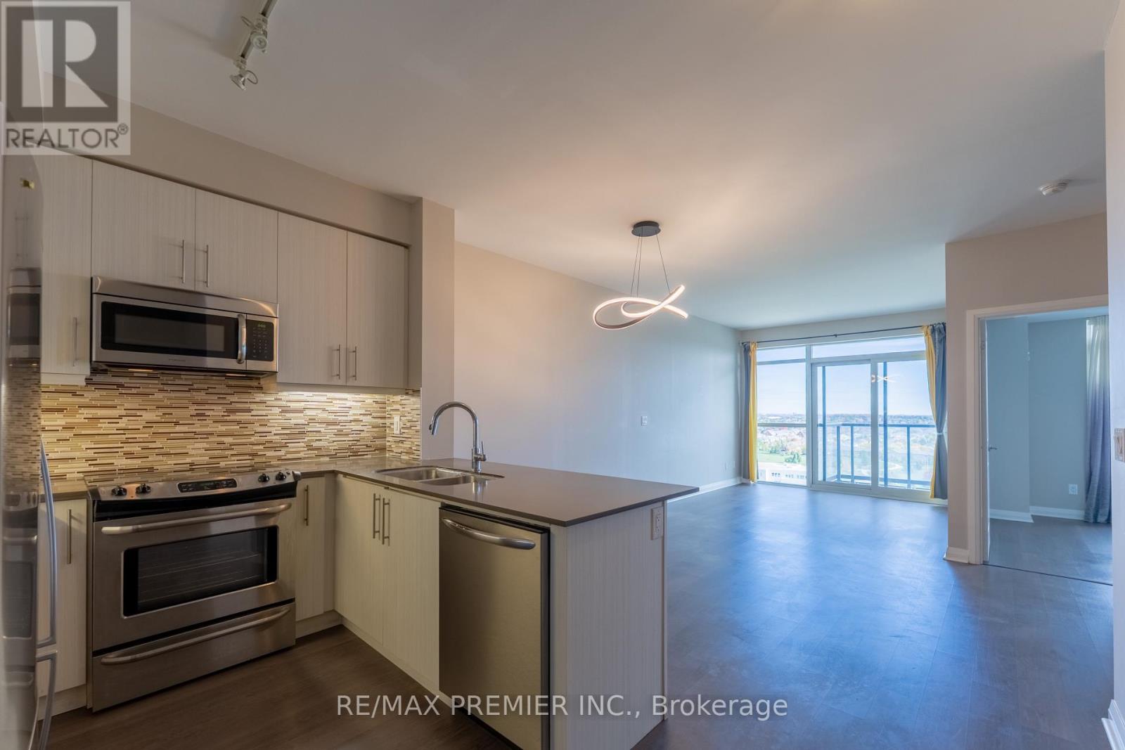1401 55 Oneida Cres, Richmond Hill, ON L4B 0E8