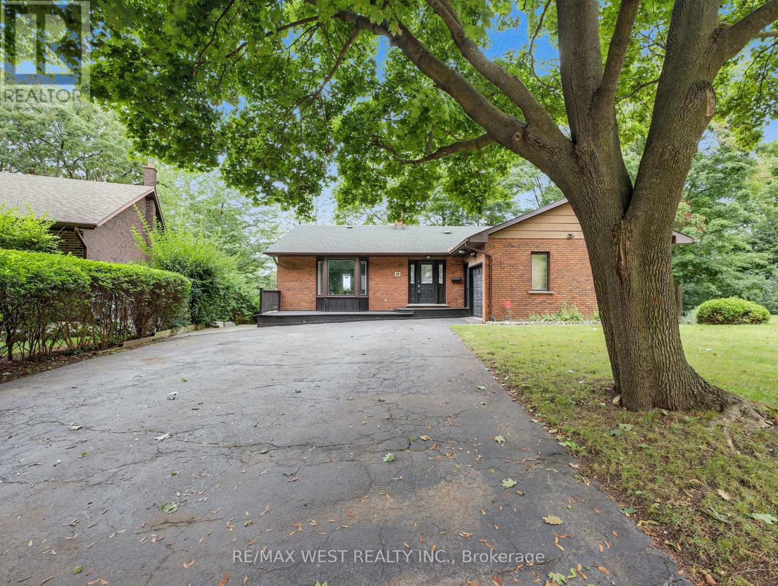 15 Westbrook Pl S, Cambridge, ON N3C 3J4