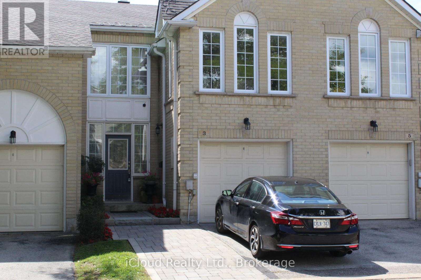 2 3 Hartnell Sq, Brampton, ON L6S 5W7