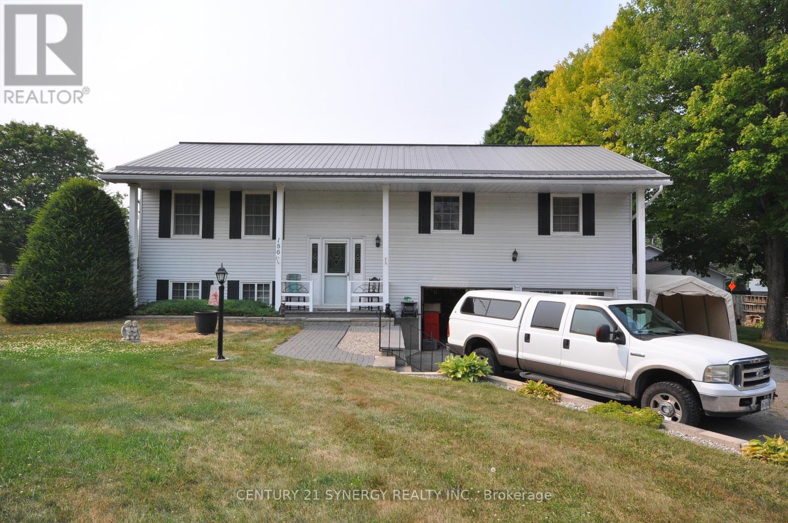 186 Golf Club Rd N, Rideau Lakes, ON K7A 4S5
