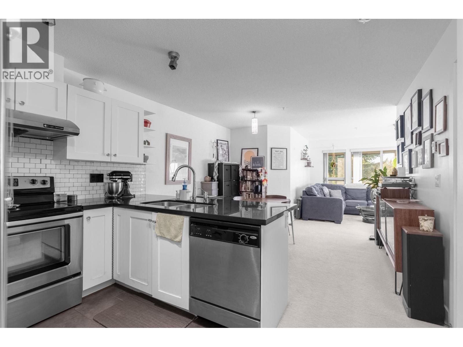 4550 Fraser Street Unit 305, Vancouver, BC V5V 4G8