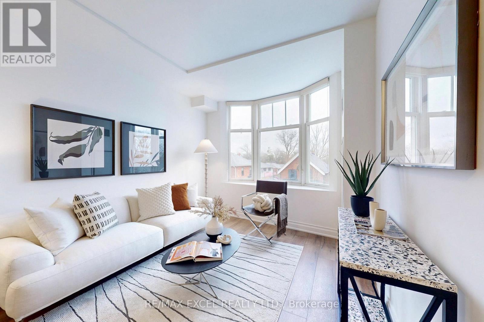 327 68 Main St, Markham, ON L3P 0N5