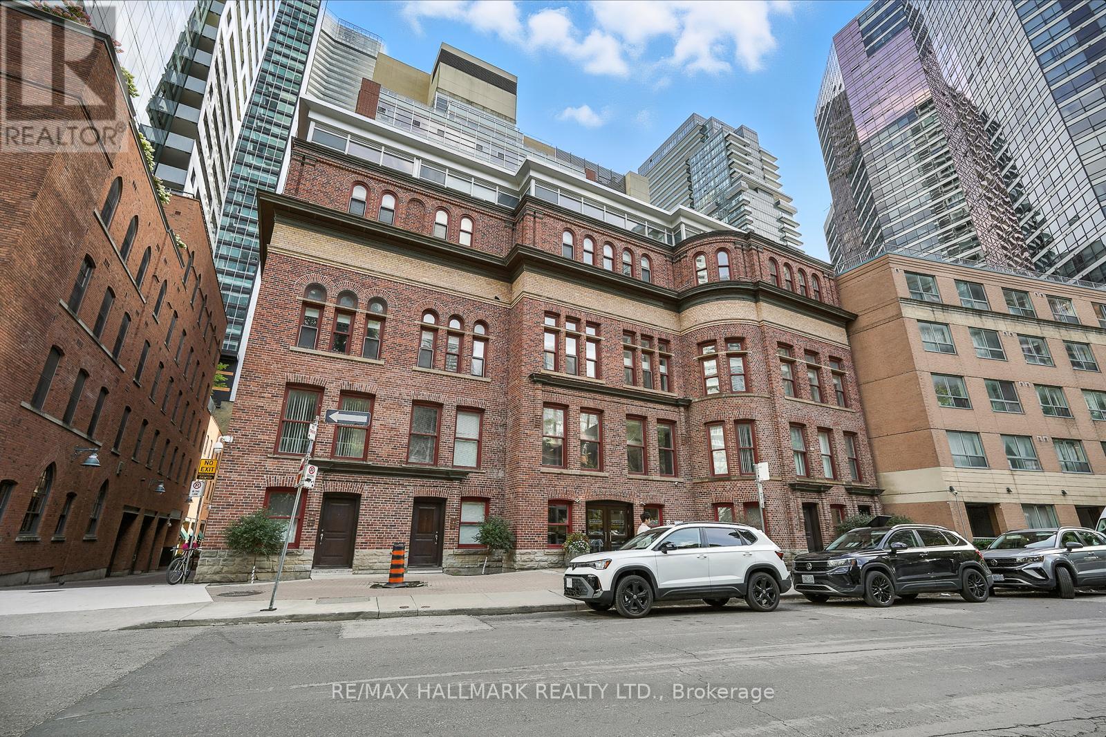 116 11 St Joseph St, Toronto, ON M4Y 3G4