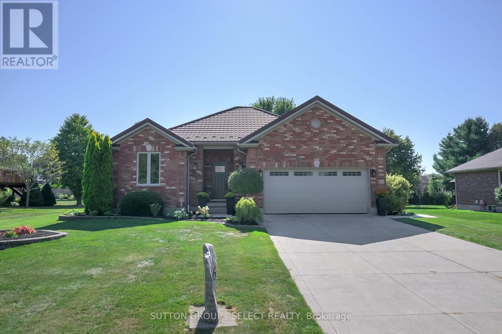 8663 Parkhouse Dr, Strathroy-Caradoc, ON N0L 1W0