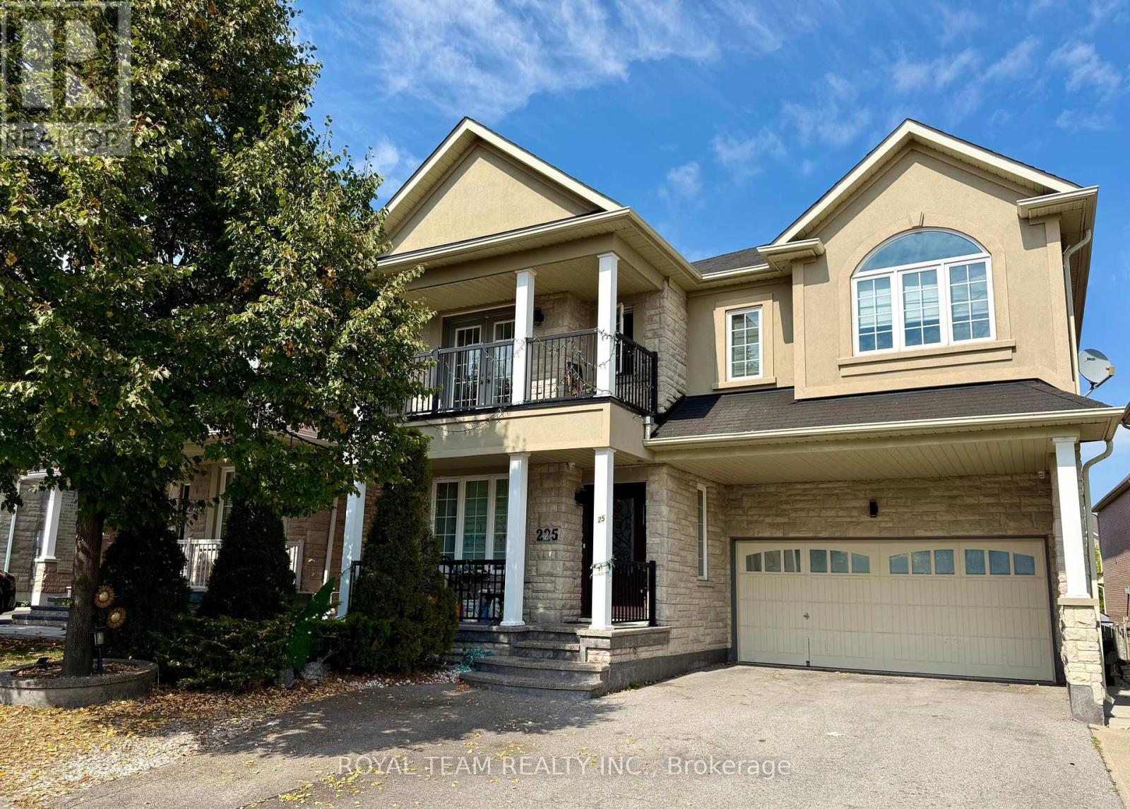 225 Woodspring Ave, Newmarket, ON L3X 3J1