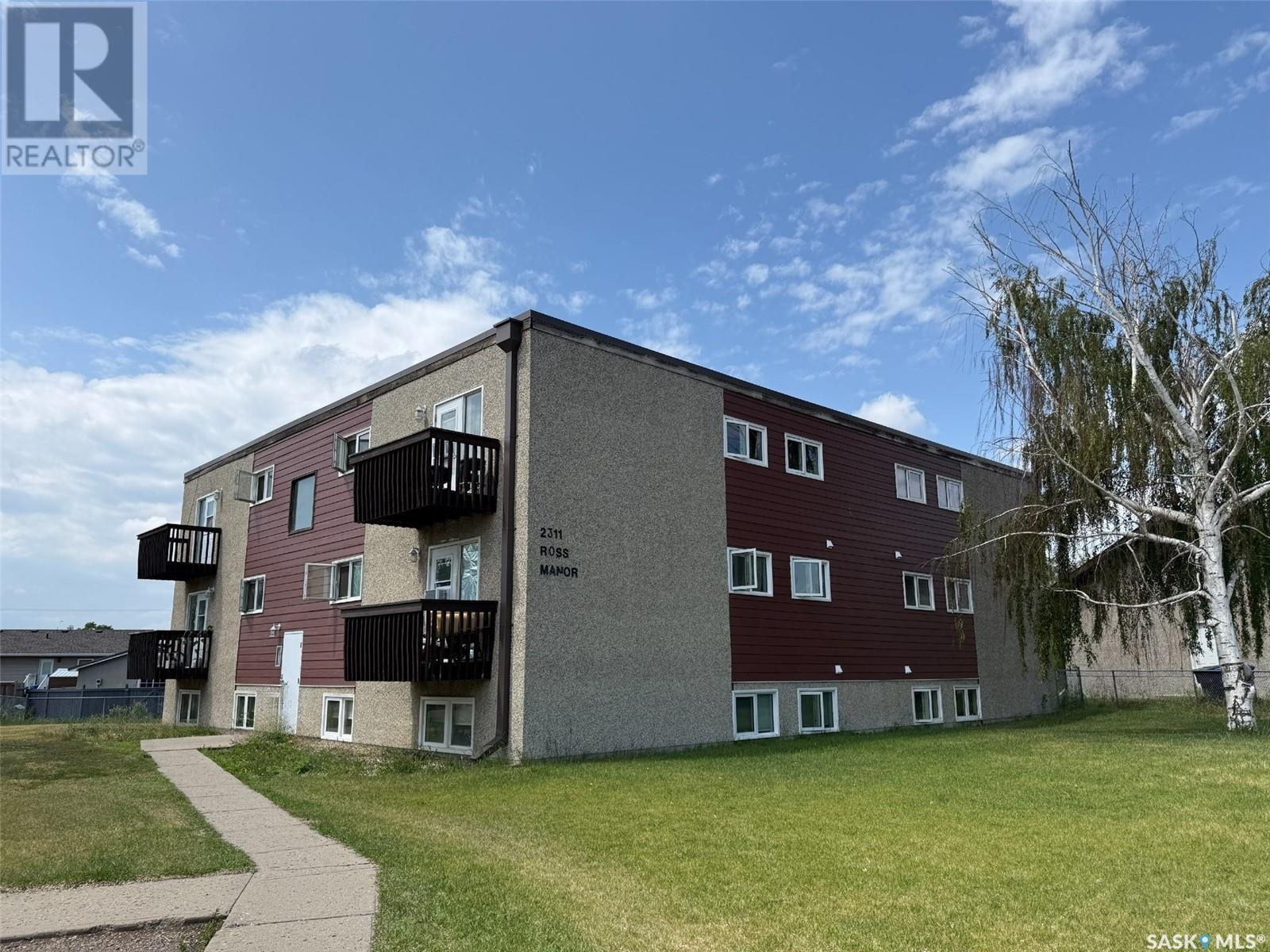 2311 Ross Cres, North Battleford, SK S9A 3R2