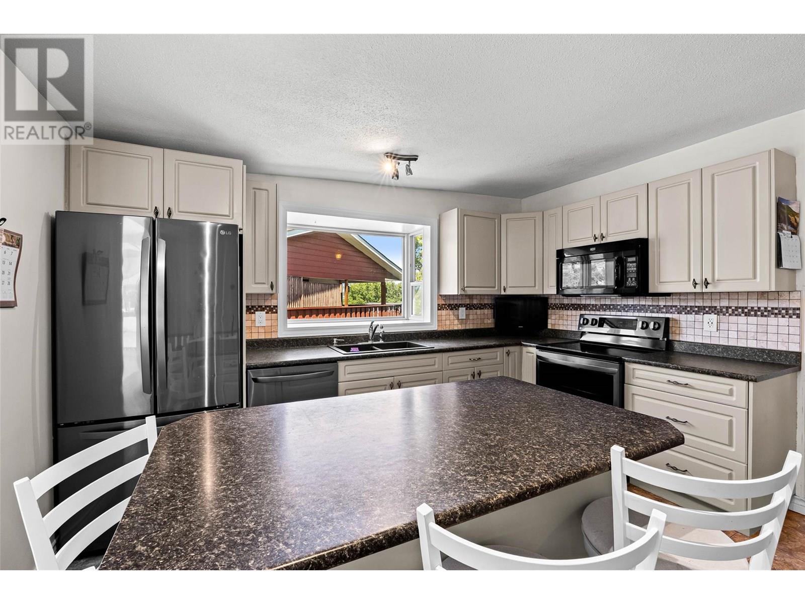135 Whiteshield Cres, Kamloops, BC V2E 1H2