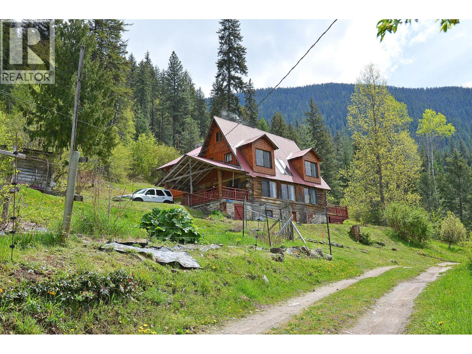 71507154 Graham Rd, Appledale, BC V0G 2J0