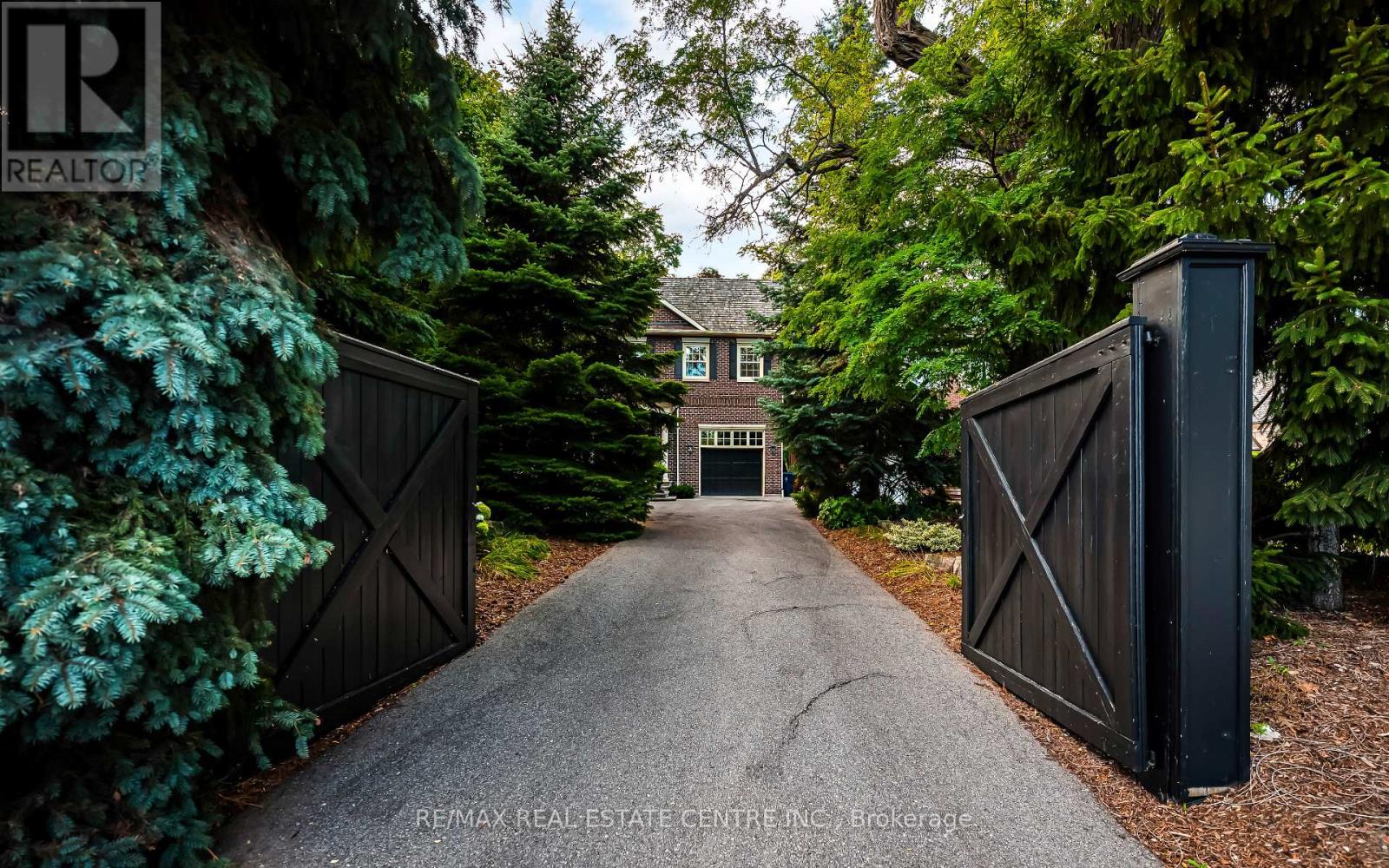14 St Phillips Rd, Toronto, ON M9P 2N6