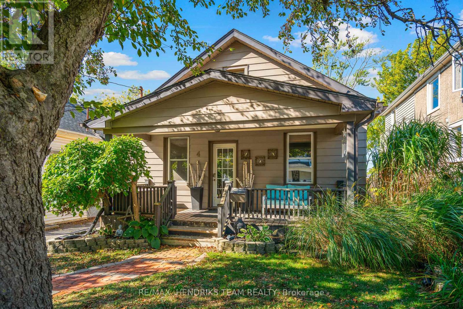 4 Ravine Rd, St. Catharines, ON L2P 3A7