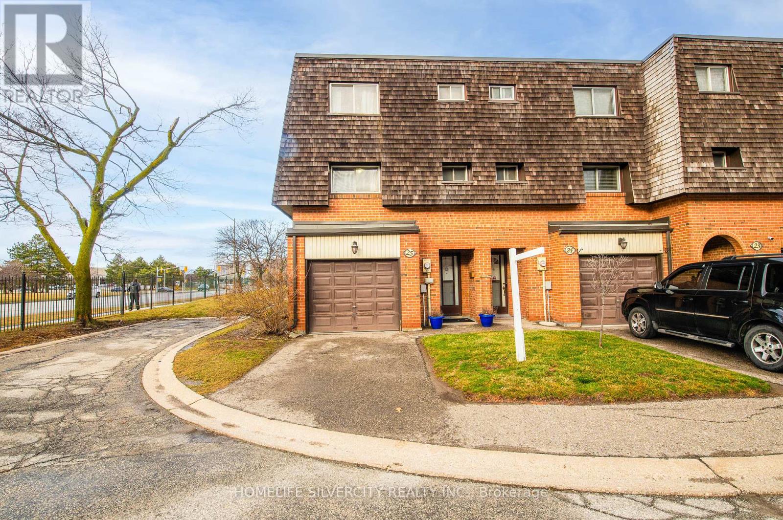 25 Briar Path, Brampton, ON L6T 2A2