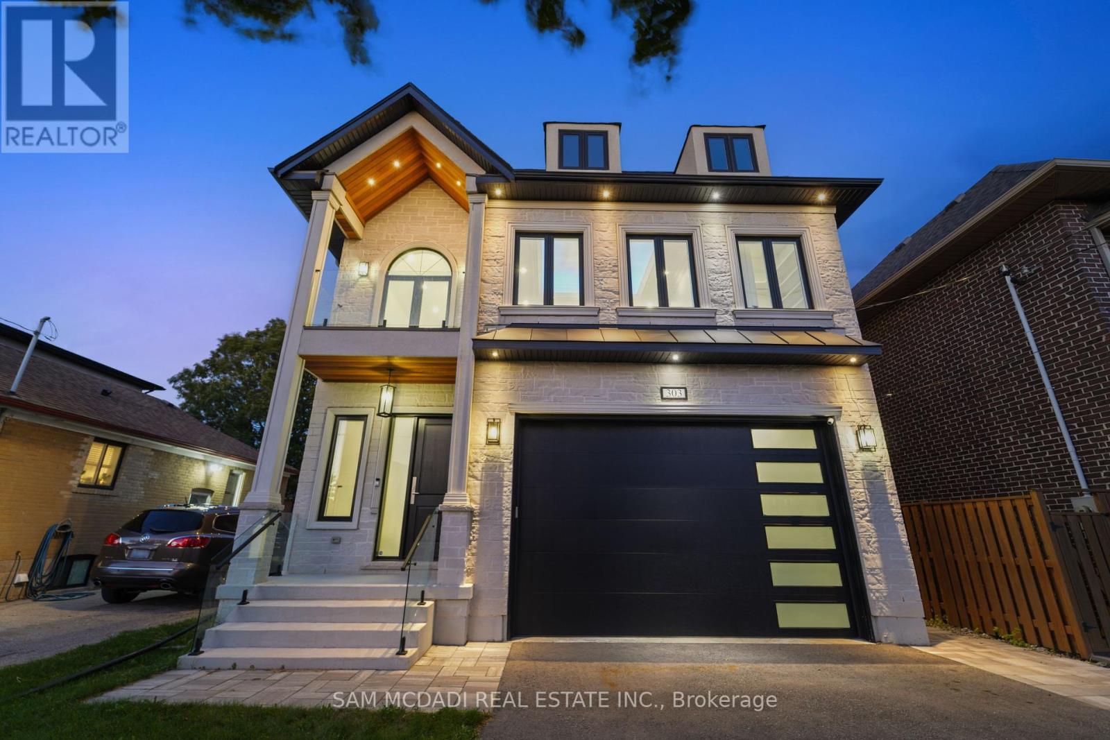 303 Delta St, Toronto, ON M8W 4G1