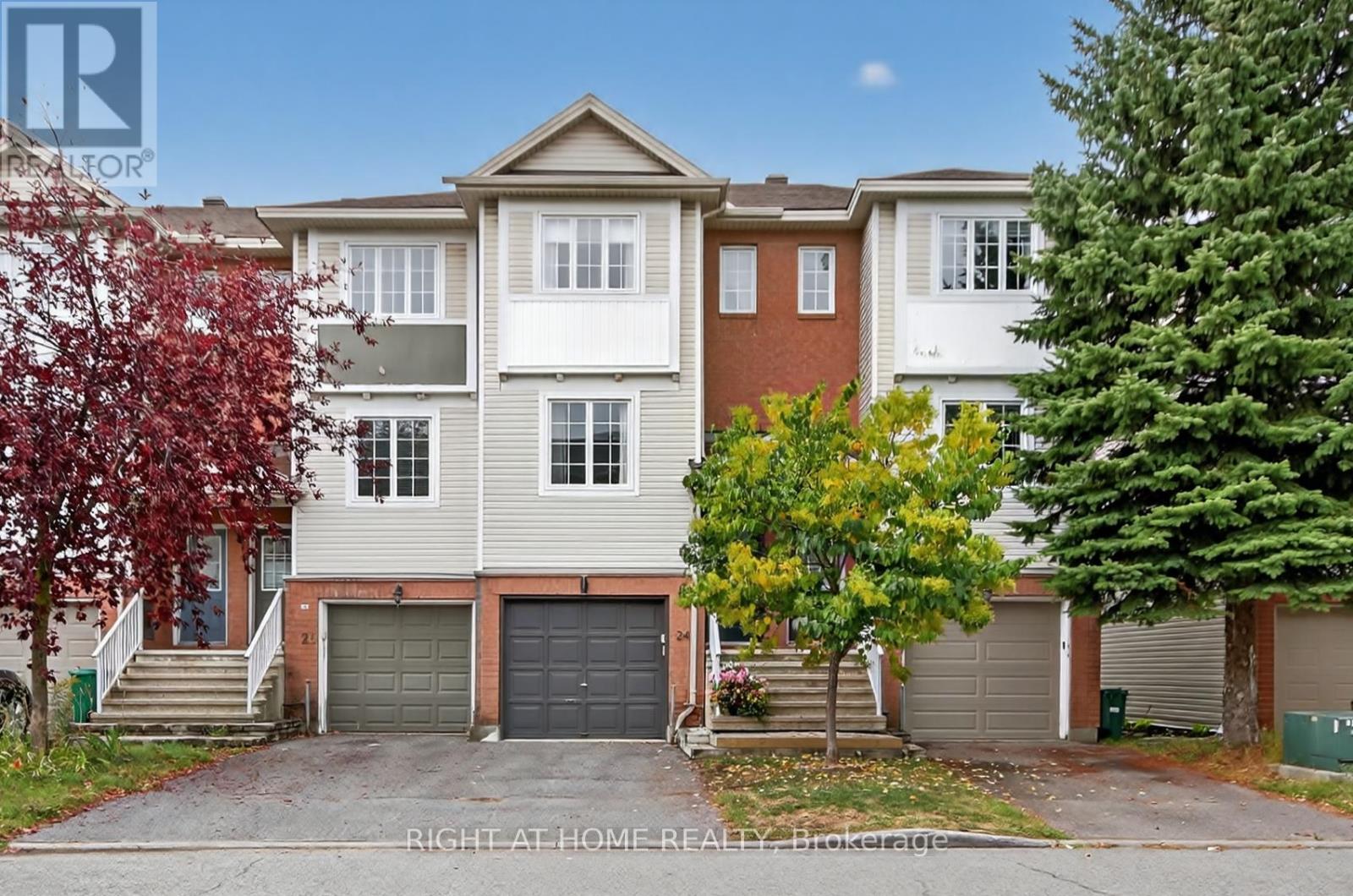 24 Manhattan Cres, Ottawa, ON K2C 4B4